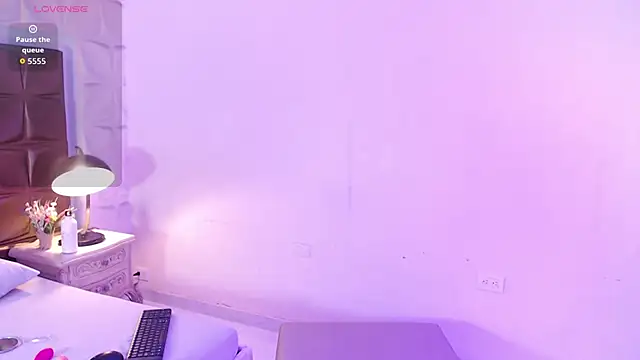 LunaJohns online show from April 9, 12:43 pm