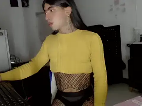 Snapshot of nebullax_mcqueen chatting on February 15, 2:47 pm nebullax mcqueen online show from February 15, 2:47 pm