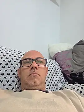 Snapshot of pareja47 chatting on May 5, 8:44 am pareja47 online show from May 5, 8:44 am