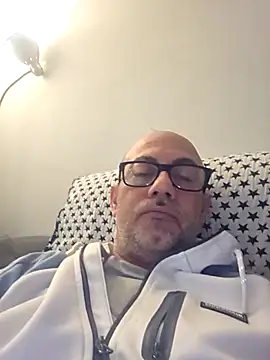 Snapshot of pareja47 chatting on May 9, 6:35 pm pareja47 online show from May 9, 6:35 pm