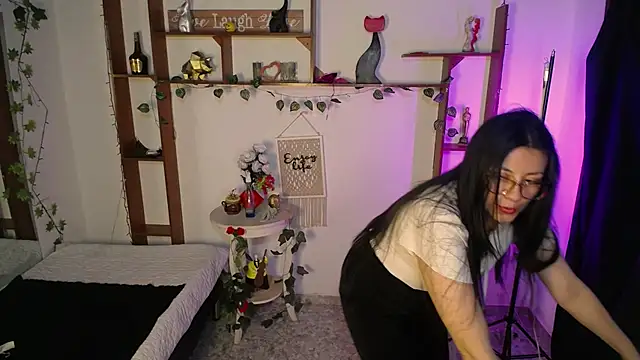 QueenRose94 online show from April 13, 12:54 pm