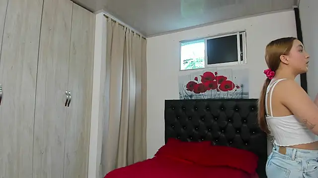 Snapshot of Kitty_f00x chatting on June 21, 8:11 pm Kitty f00x online show from June 21, 8:11 pm