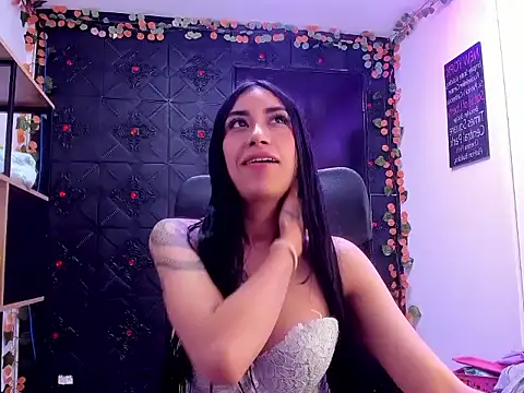 TiffanyDream8 online show from February 26, 9:25 pm