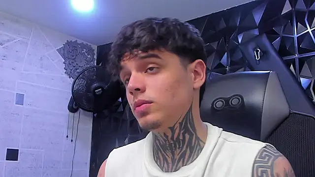 Declan-Foxx online show from April 9, 8:58 pm