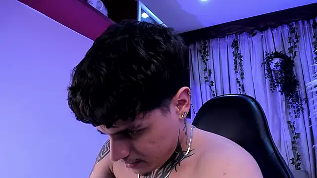 Declan-Foxx online show from April 14, 4:29 am