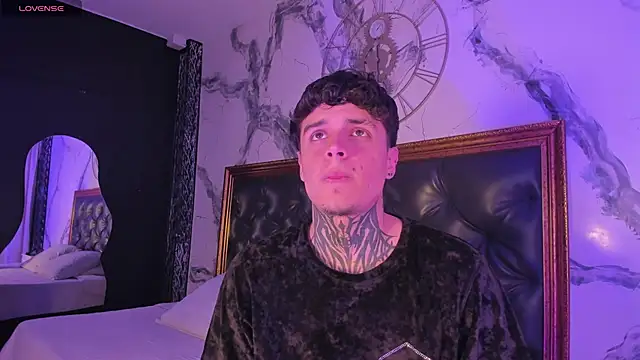 Declan-Foxx online show from April 16, 6:03 am