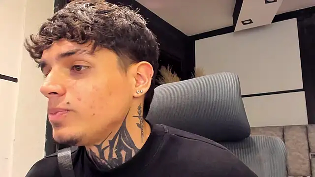 Declan-Foxx online show from April 16, 9:04 pm