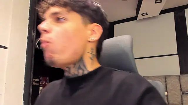 Declan-Foxx online show from April 16, 9:39 pm