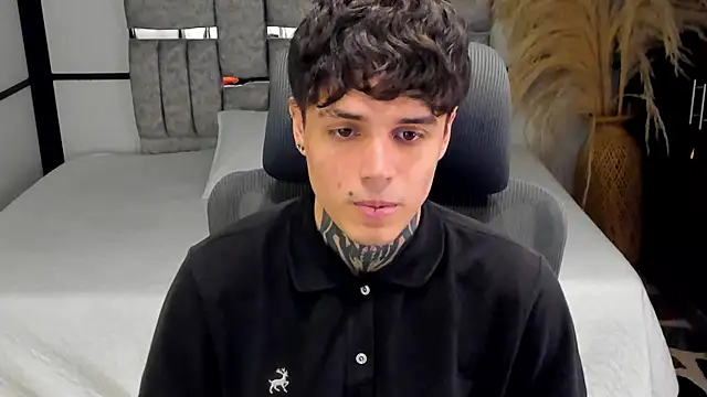 Declan-Foxx online show from April 20, 8:10 pm