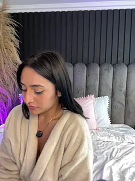 Nanda vixen  online show from May 28, 8:11 am