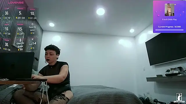 kittyfitty29 online show from June 21, 8:33 pm