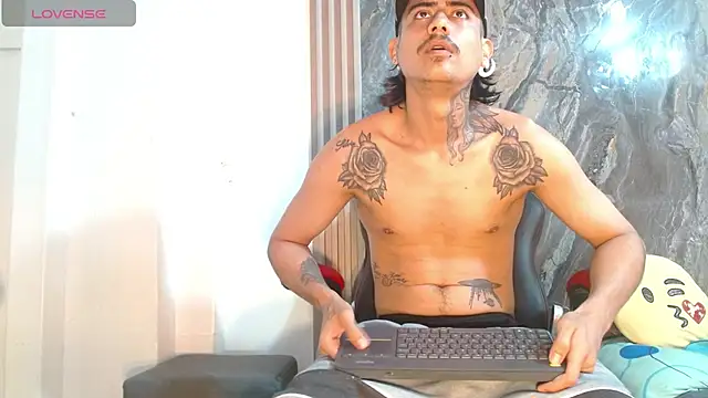 Damian-and-Camerum online show from April 15, 2:40 am