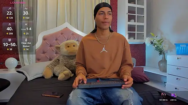 Snapshot of ItsZairen chatting on February 27, 4:01 am ItsZairen online show from February 27, 4:01 am