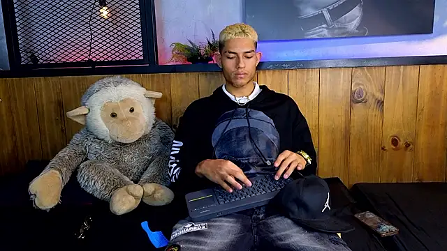 ItsZairen online show from March 6, 3:36 am