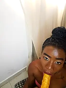 -hotebony online show from March 5, 9:00 pm