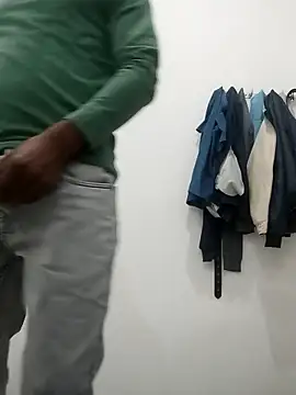 Snapshot of Daddyishere_19 chatting on February 17, 5:04 am Daddyishere 19 online show from February 17, 5:04 am