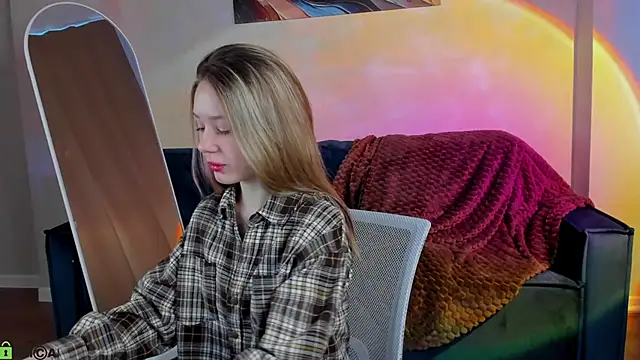 Snapshot of Mini_Allice chatting on February 9, 1:53 am Mini Allice online show from February 9, 1:53 am