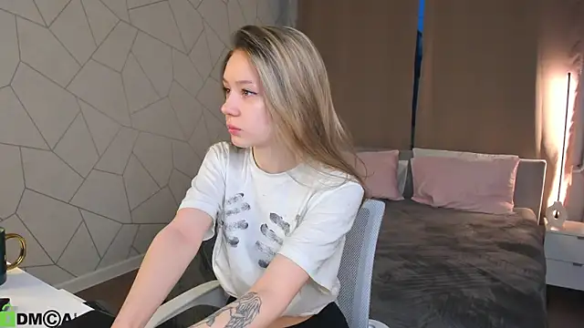 Snapshot of Mini_Allice chatting on February 12, 1:22 am Mini Allice online show from February 12, 1:22 am