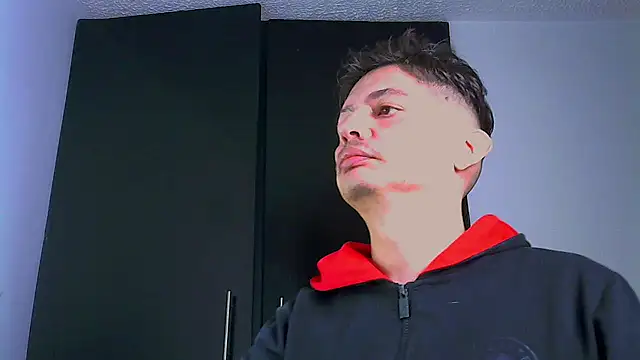 Snapshot of Thommas8a chatting on February 14, 2:52 am Thommas8a online show from February 14, 2:52 am