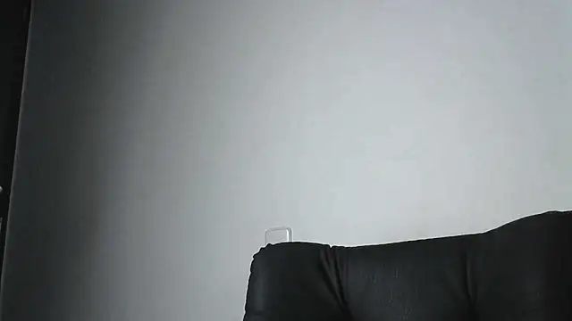 Snapshot of Thommas8a chatting on February 21, 12:33 am Thommas8a online show from February 21, 12:33 am