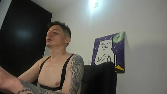 Snapshot of Thommas8a chatting on February 24, 4:21 am Thommas8a online show from February 24, 4:21 am