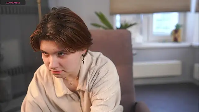 Snapshot of BelleHayton chatting on February 13, 4:30 am BelleHayton online show from February 13, 4:30 am