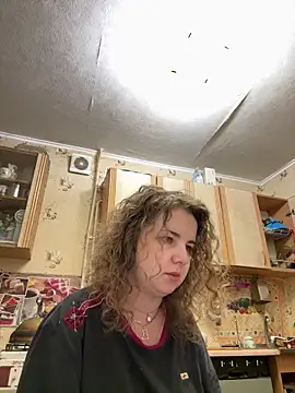 SueCurlykisss online show from May 12, 9:45 pm