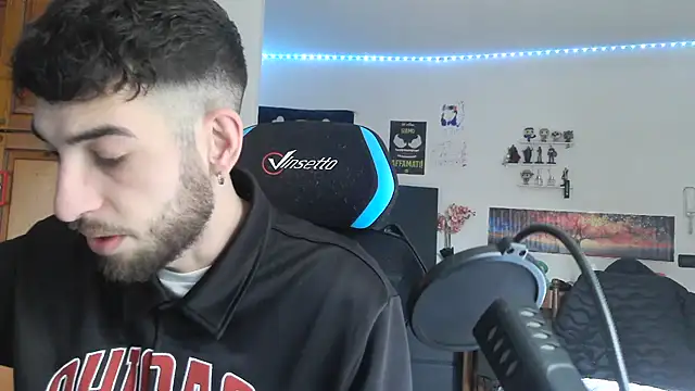 Snapshot of maestroboris95 chatting on February 8, 12:52 pm maestroboris95 online show from February 8, 12:52 pm