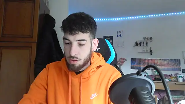 Snapshot of maestroboris95 chatting on February 21, 11:22 am maestroboris95 online show from February 21, 11:22 am