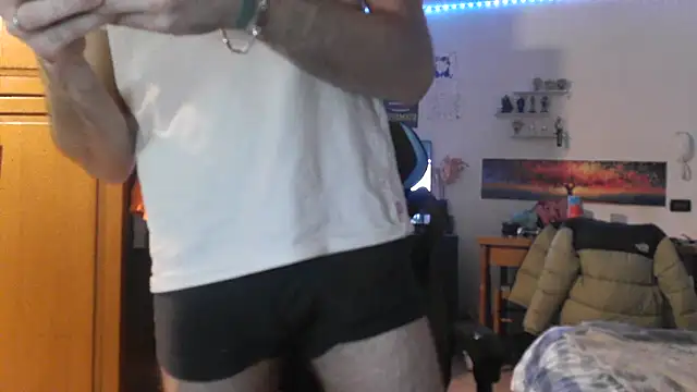 Snapshot of maestroboris95 chatting on March 1, 9:17 pm maestroboris95 online show from March 1, 9:17 pm