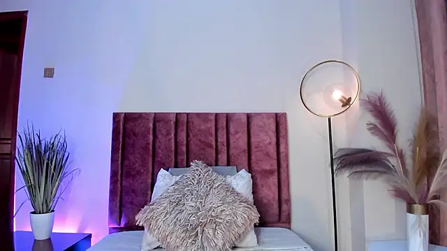 Snapshot of AndraCyruss chatting on February 17, 11:33 pm AndraCyruss online show from February 17, 11:33 pm