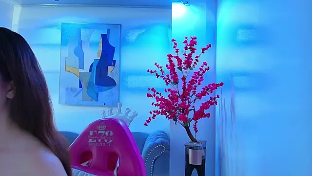 Chloe dolly online show from April 2, 11:19 am