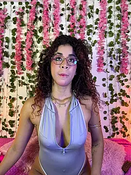 Snapshot of Woo_isDaphne chatting on February 19, 11:01 pm Woo isDaphne online show from February 19, 11:01 pm