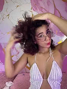 Woo isDaphne online show from April 12, 10:59 pm