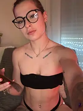 Alyssa-Schwarz online show from May 15, 5:09 pm