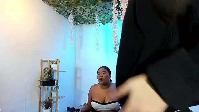 Snapshot of Lizeth_hot2002 chatting on February 25, 1:26 am Lizeth hot2002 online show from February 25, 1:26 am