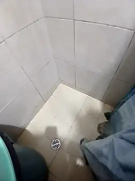 Snapshot of papi23l chatting on February 8, 2:48 am papi23l online show from February 8, 2:48 am