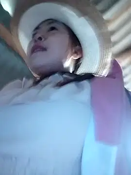 Yiyoongg online show from April 14, 12:05 am