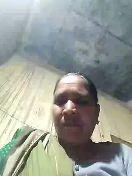 Snapshot of Loomaraj chatting on February 23, 12:57 pm Loomaraj online show from February 23, 12:57 pm