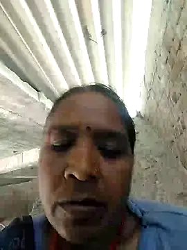 Snapshot of Loomaraj chatting on February 27, 5:07 am Loomaraj online show from February 27, 5:07 am