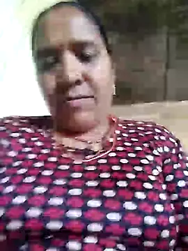 Snapshot of Loomaraj chatting on June 15, 4:42 pm Loomaraj online show from June 15, 4:42 pm