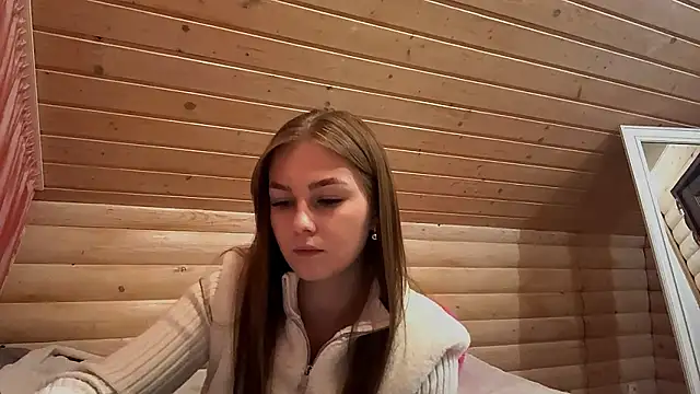 TessSamul online show from April 16, 9:39 pm