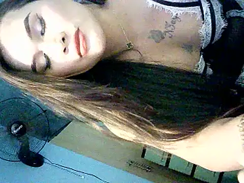 Snapshot of hollynicole chatting on February 23, 7:50 am hollynicole online show from February 23, 7:50 am