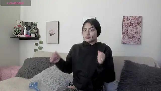 Snapshot of Alexaalove_1 chatting on February 21, 1:01 pm Alexaalove 1 online show from February 21, 1:01 pm