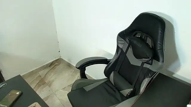 Snapshot of Xanderstone00 chatting on February 18, 7:43 pm Xanderstone00 online show from February 18, 7:43 pm