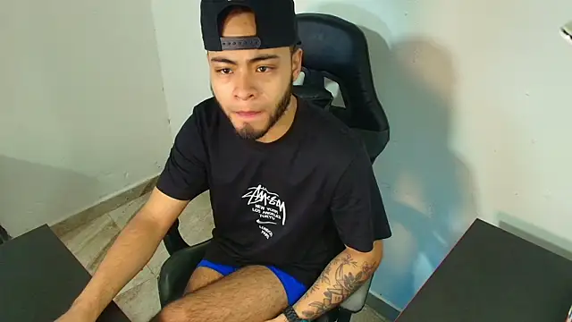 Snapshot of Xanderstone00 chatting on February 24, 5:00 pm Xanderstone00 online show from February 24, 5:00 pm