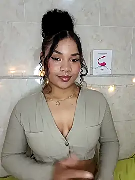 Snapshot of BrianaSweetxxx chatting on February 17, 2:19 am BrianaSweetxxx online show from February 17, 2:19 am