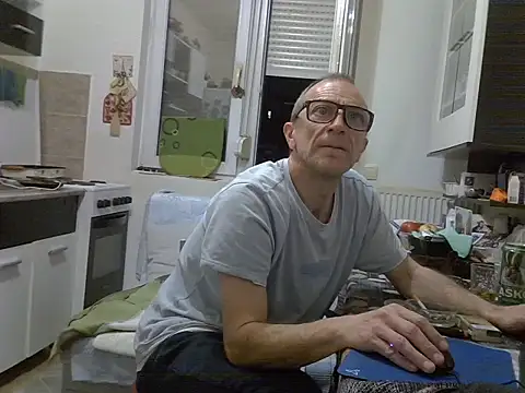 Snapshot of 1973jungen chatting on February 8, 8:34 pm 1973jungen online show from February 8, 8:34 pm