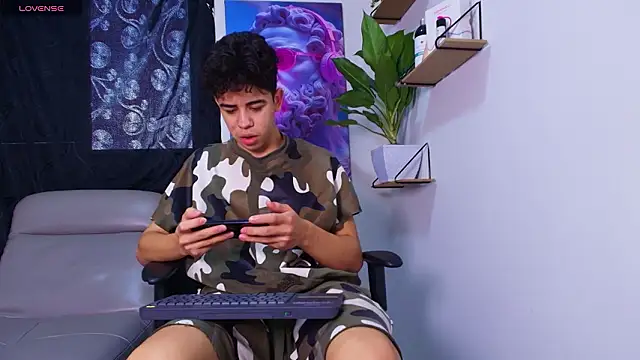 Snapshot of Gael_moon_ chatting on February 17, 8:59 pm Gael moon online show from February 17, 8:59 pm