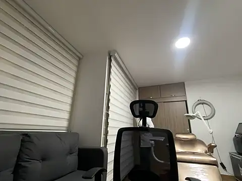 Snapshot of Encantadora_Eva chatting on February 14, 1:35 am Encantadora Eva online show from February 14, 1:35 am